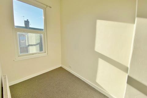 2 bedroom house to rent, Derwentwater Place, Preston PR1