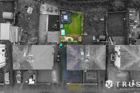 3 bedroom semi-detached house for sale, Denbrook Avenue, Bradford, BD4