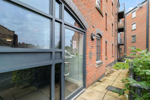 2 bedroom flat to rent, Elphins Drive, Beaumont Court, WA4
