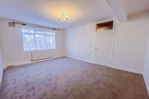 2 bedroom flat to rent, Vincent Court, Bell Lane, Hendon, NW4