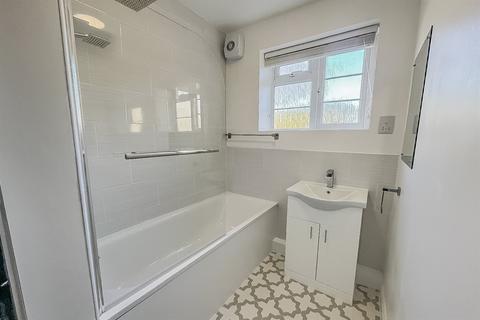 2 bedroom flat to rent, Vincent Court, Bell Lane, Hendon, NW4