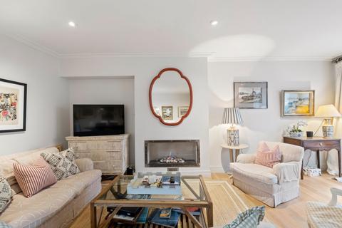 4 bedroom mews to rent, Queens Gate Mews, South Kensington, London, SW7