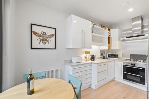 4 bedroom mews to rent, Queens Gate Mews, South Kensington, London, SW7