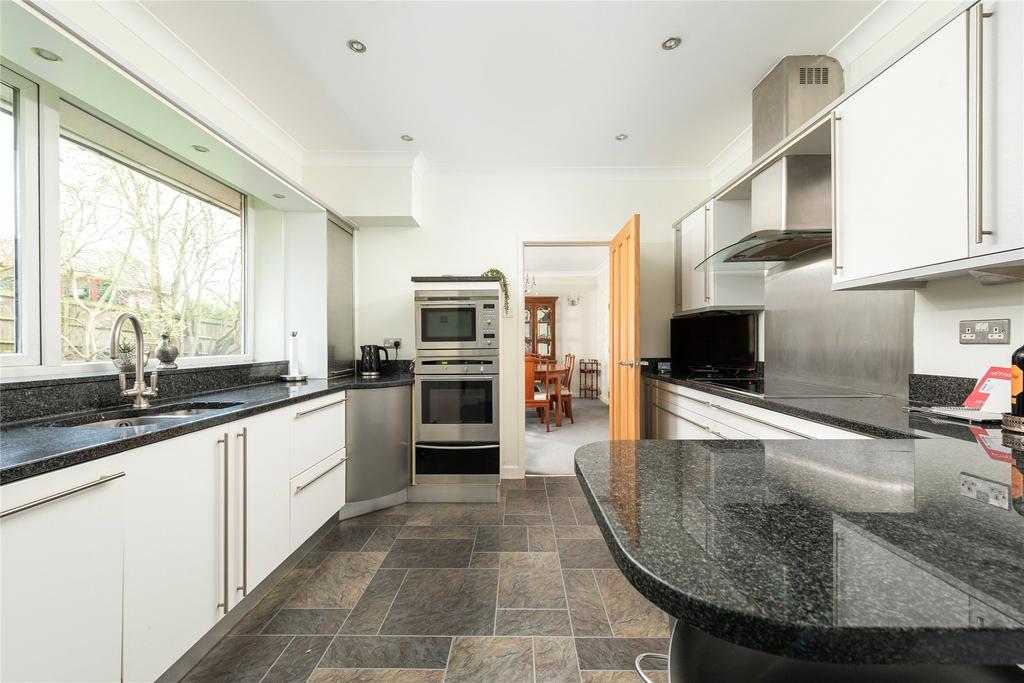 Kitchen/Breakfast Rm