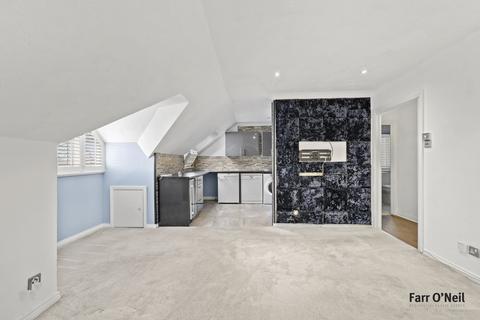 1 bedroom apartment for sale, Hills Road, Buckhurst Hill, IG9