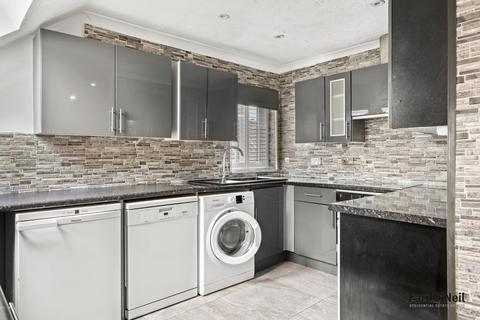 1 bedroom apartment for sale, Hills Road, Buckhurst Hill, IG9