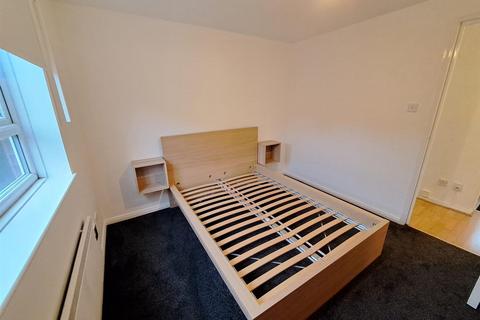 2 bedroom flat to rent, Princes Gardens, Liverpool L3