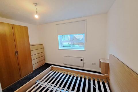 2 bedroom flat to rent, Princes Gardens, Liverpool L3