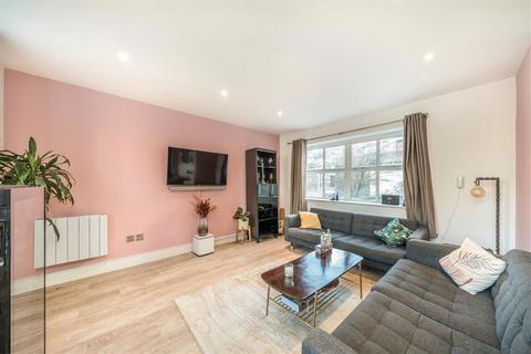 2 bedroom flat for sale, Greenwich High Road, London SE10