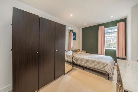 2 bedroom flat for sale, Greenwich High Road, London SE10