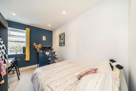 2 bedroom flat for sale, Greenwich High Road, London SE10
