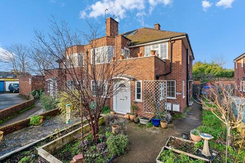2 bedroom maisonette for sale, Linden Close, Thames Ditton, KT7
