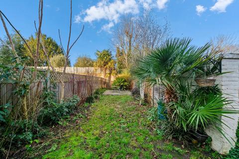 2 bedroom maisonette for sale, Linden Close, Thames Ditton, KT7