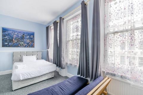 Studio to rent, Castletown Road, Barons Court, London, W14