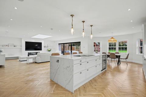 4 bedroom detached house for sale, Galleywood Road, Chelmsford CM2