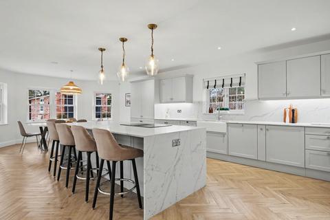 4 bedroom detached house for sale, Galleywood Road, Chelmsford CM2