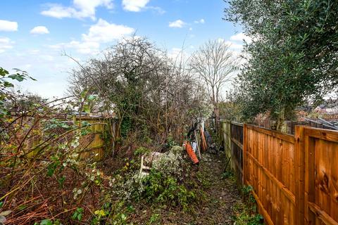 2 bedroom end of terrace house for sale, Hythe Park Road, Surrey TW20