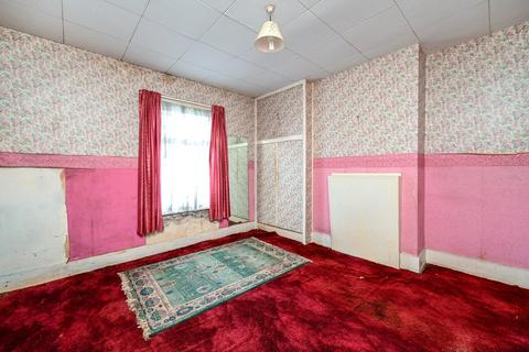 2 bedroom end of terrace house for sale, Hythe Park Road, Surrey TW20