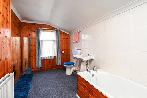 2 bedroom end of terrace house for sale, Hythe Park Road, Surrey TW20