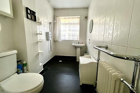 2 bedroom detached bungalow for sale, Parbury Rise, Chessington, Surrey. KT9 2ER