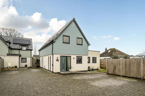 7B Selsmore Avenue, Hayling Island, PO11