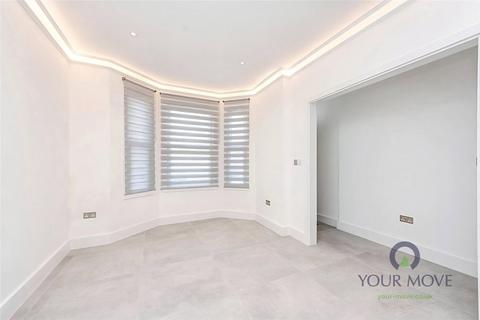 3 bedroom end of terrace house to rent, Warwick Grove, Surbiton KT5