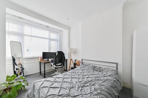 3 bedroom terraced house to rent, Ascot Road, Tooting, London, SW17