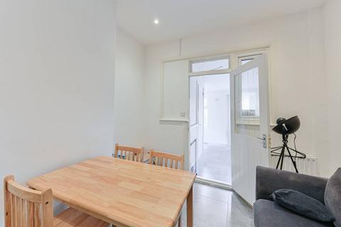 3 bedroom terraced house to rent, Ascot Road, Tooting, London, SW17