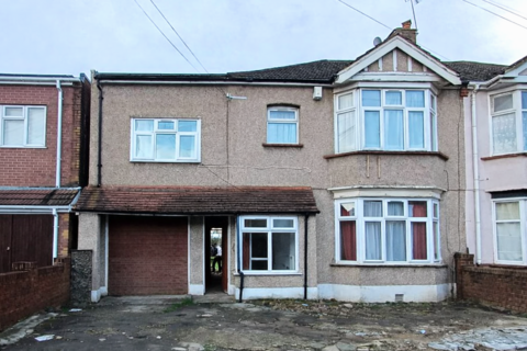 5 bedroom terraced house to rent, Wards Road, Ilford IG2