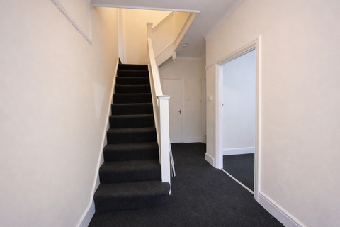 5 bedroom terraced house to rent, Wards Road, Ilford IG2