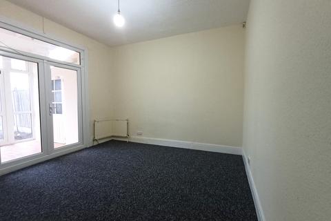 5 bedroom terraced house to rent, Wards Road, Ilford IG2