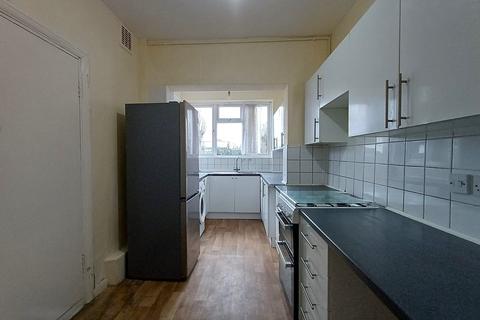 5 bedroom terraced house to rent, Wards Road, Ilford IG2