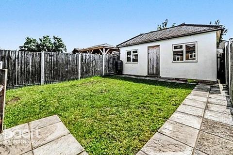 3 bedroom semi-detached house for sale, Dovedale Avenue, Clayhall