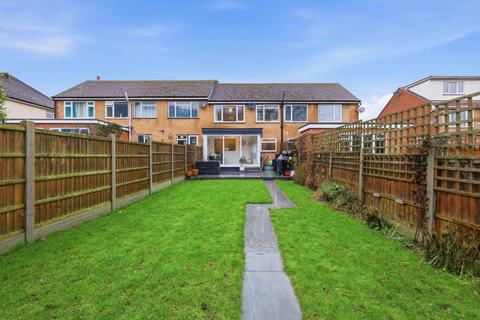 3 bedroom terraced house for sale, Outwood Common Road, Billericay