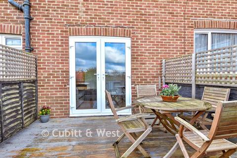 2 bedroom ground floor maisonette for sale, Rose Walk Close, Newhaven, East Sussex
