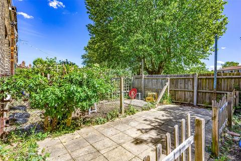 2 bedroom apartment for sale, Brettenham Road, London