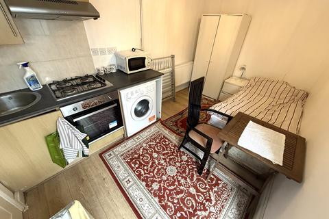 undefined, Jersey Road, Isleworth, TW7