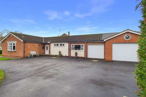 3 bedroom detached bungalow for sale, 16 Lowndes Park, Driffield, YO25 5BG