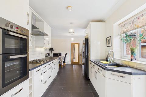 3 bedroom detached bungalow for sale, 16 Lowndes Park, Driffield, YO25 5BG