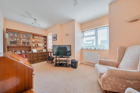 undefined, Valiant Court,  Carterton,  OX18