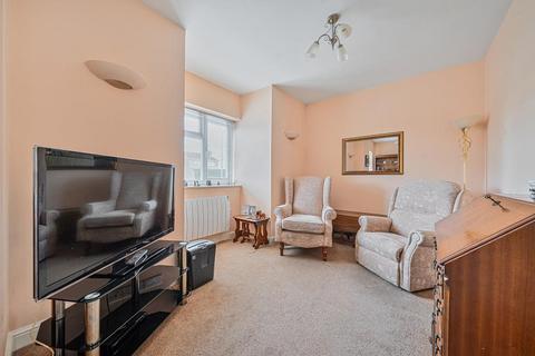 undefined, Valiant Court,  Carterton,  OX18