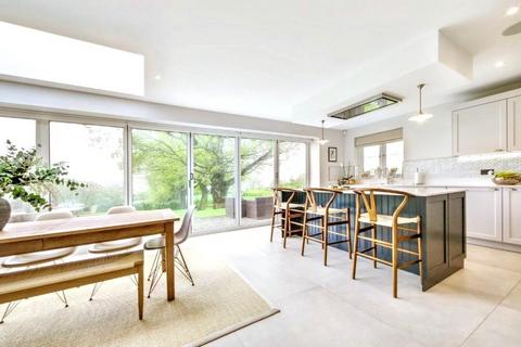 5 bedroom detached house for sale, Bridle Close, Borehamwood WD6