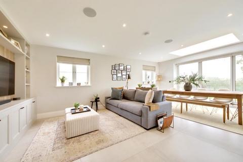 5 bedroom detached house for sale, Bridle Close, Borehamwood WD6