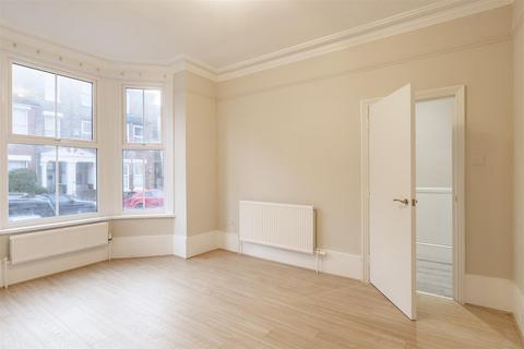 3 bedroom flat to rent, Grove Road, Ramsgate CT11