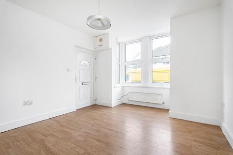 2 bedroom maisonette for sale, Causeyware Road, London