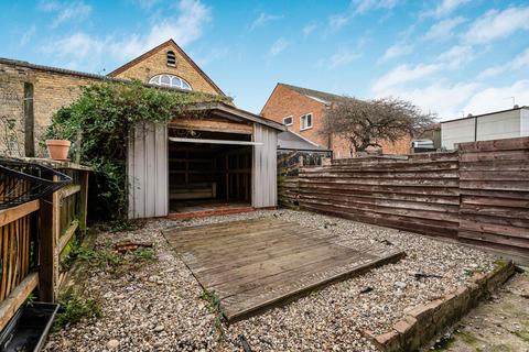 2 bedroom maisonette for sale, Causeyware Road, London
