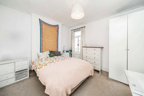 3 bedroom flat to rent, Jeddo Road, London W12
