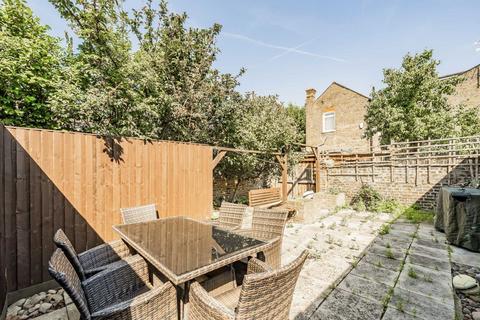 3 bedroom flat to rent, Jeddo Road, London W12