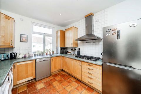 3 bedroom flat to rent, Jeddo Road, London W12