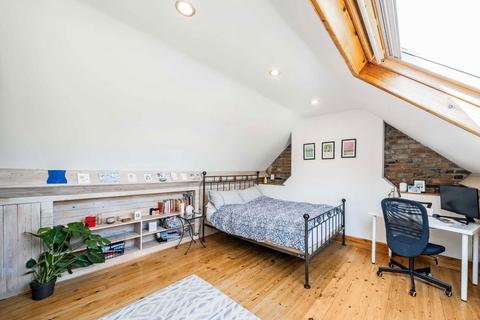 3 bedroom flat to rent, Jeddo Road, London W12